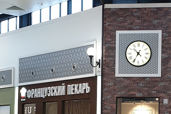 Перфорированные панели в интерьере аутлет-центра Brands Stories Outlet (Екатеринбург, 2018 г.)