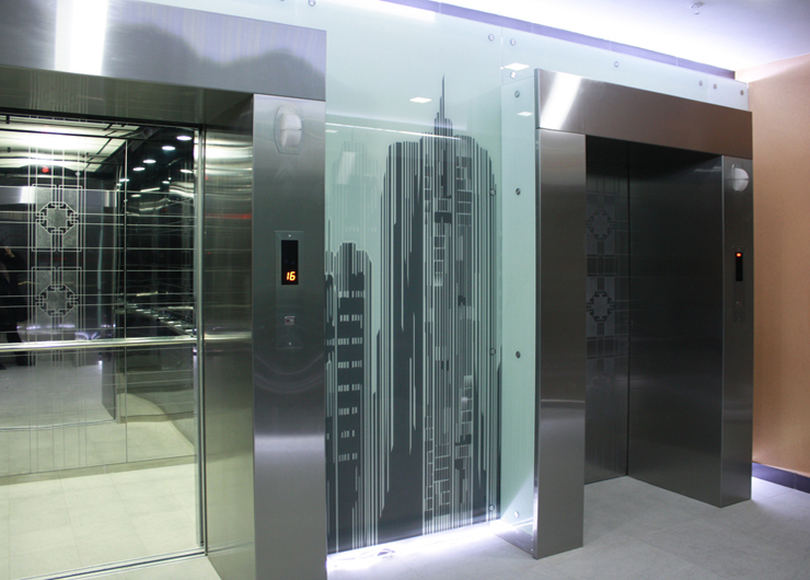 Завершена отделка металлом интерьеров делового центра «Манхеттен»